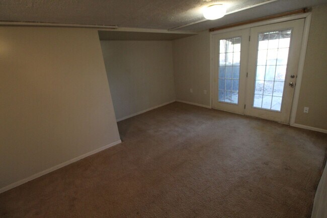 Primary Photo - 10002 N Whitworth Dr