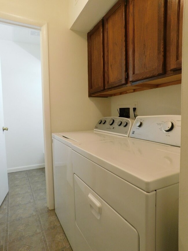 Building Photo - Berryville Townhouse