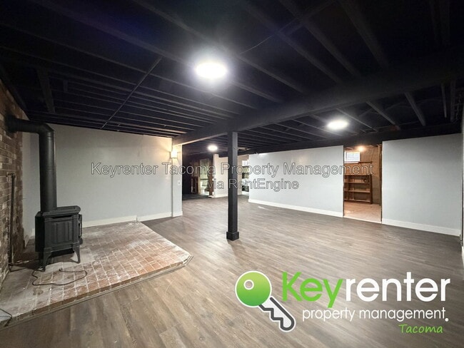Building Photo - 629 Sandra Lee Ct SE