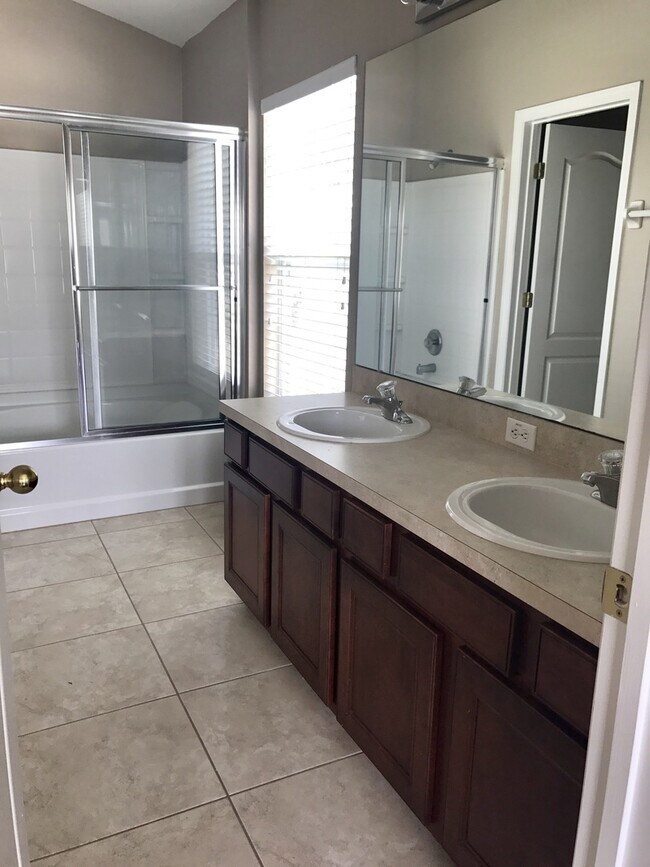 Building Photo - MOVE IN SPECIAL- 2 Bed / 2 Bath Condo with 1-Car Garage in Harmony – Move-In Special!