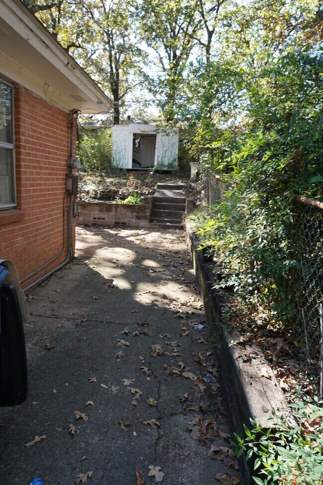 Building Photo - 4007 Glenmere Rd