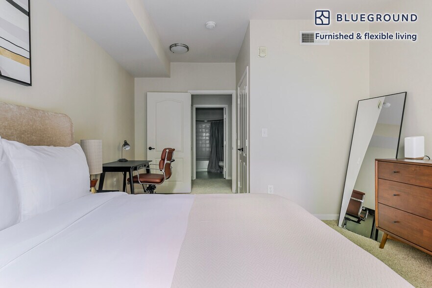 Building Photo - 700 Agnew Rd