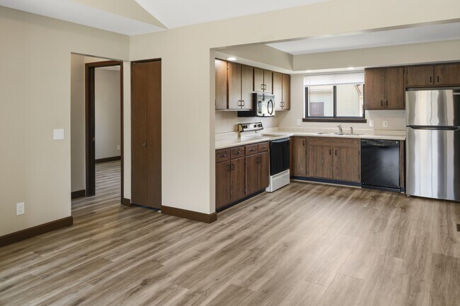 Building Photo - 2409 Heritage Dr