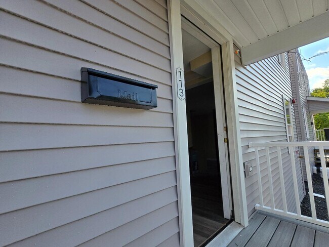 Building Photo - 109 2nd St