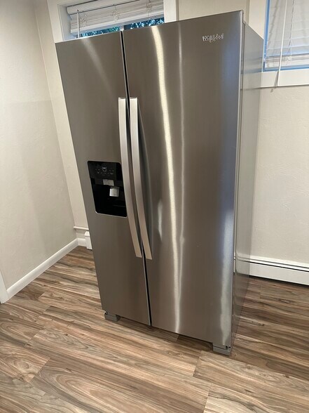 Building Photo - 705 Custer Ave