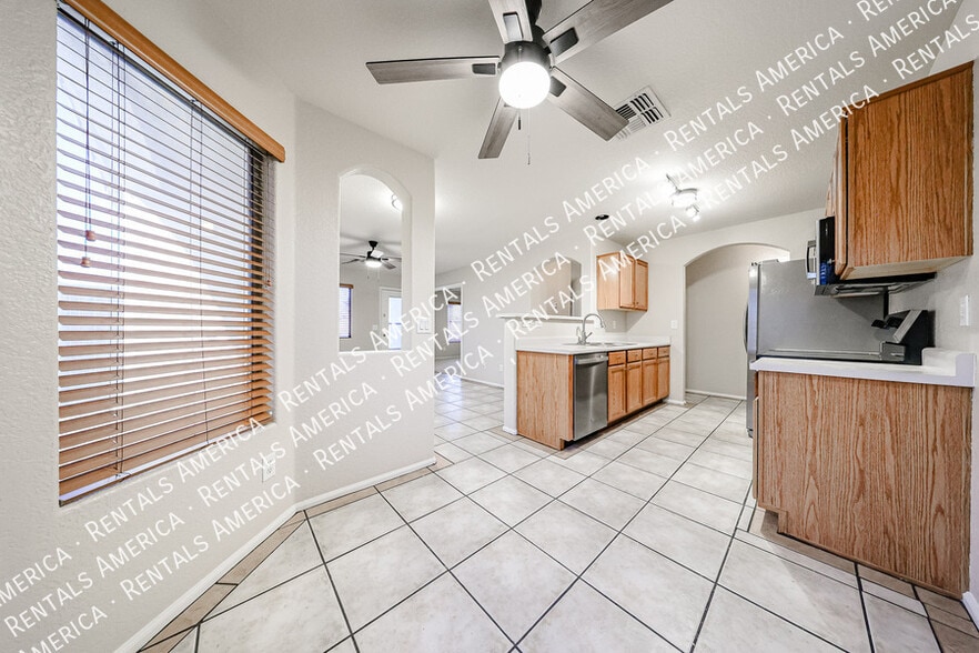 Building Photo - 42610 W Michaels Dr