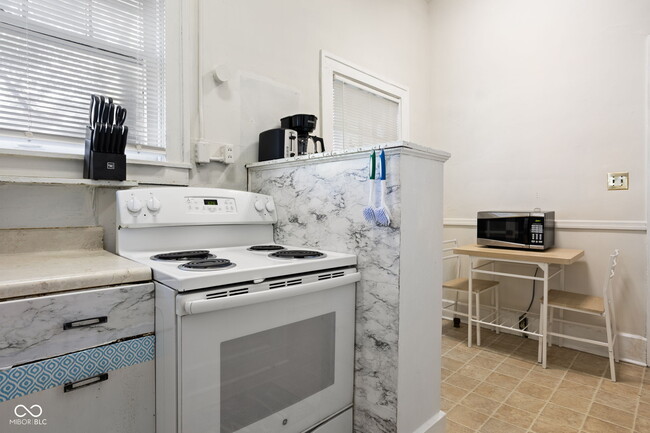 Building Photo - 784 Woodruff Pl E Dr