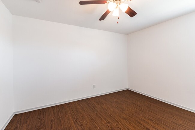 Building Photo - Luxury Duplex. Best Prices In South Austin...