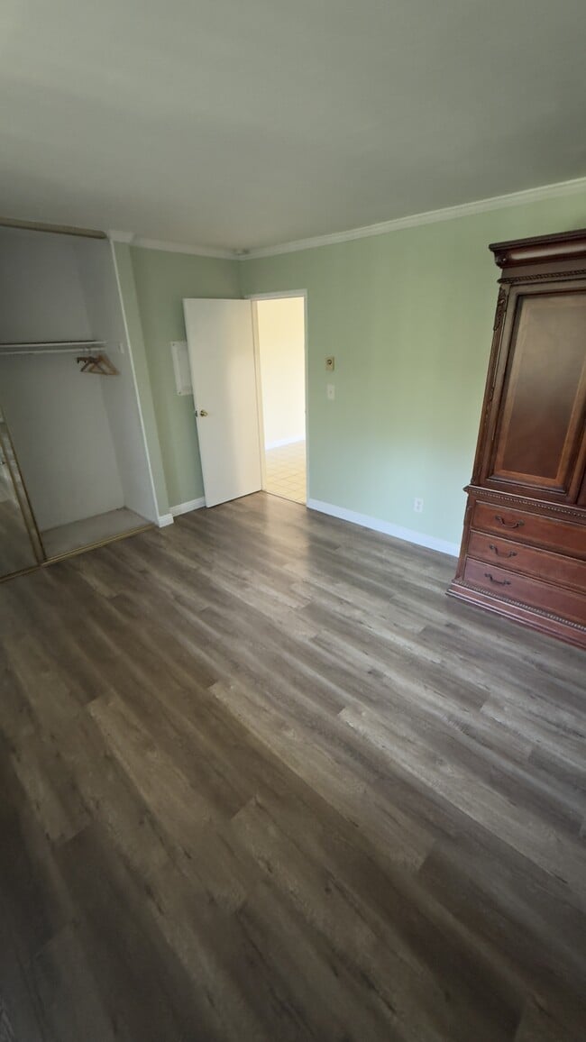 Building Photo - 420 Redondo Ave