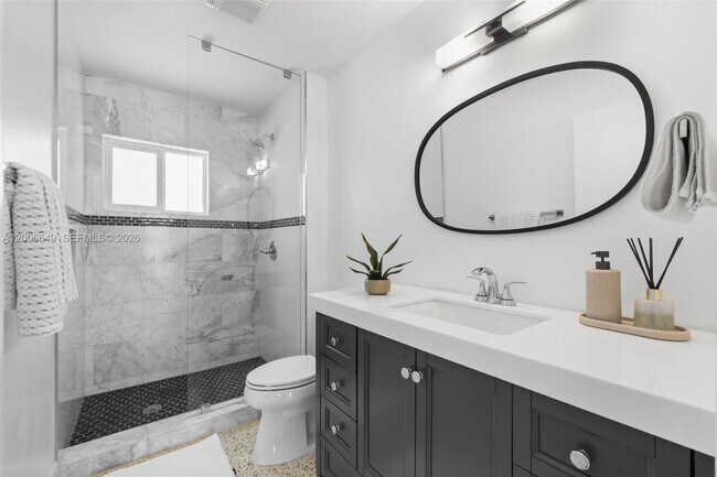 Building Photo - 930 N 11th Ct