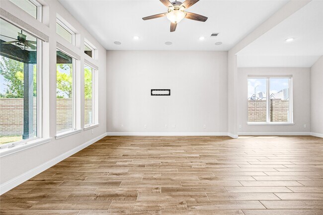Building Photo - 15302 Spanish Ranchos Wy