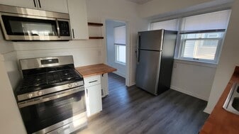 Building Photo - 1276 W 89th St