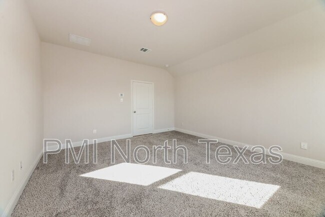 Building Photo - 515 Parrino pkwy