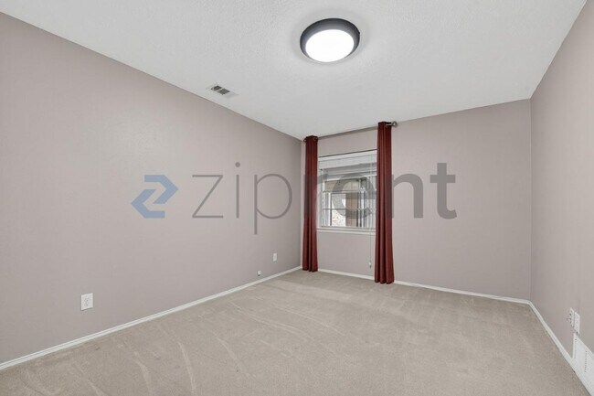 Building Photo - 2501 Bluffton Dr