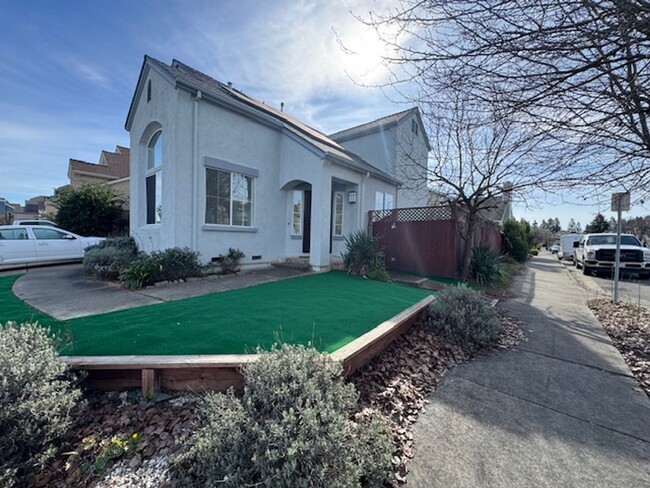 Building Photo - Beautiful 4 Bedroom House in Coffey Park A...