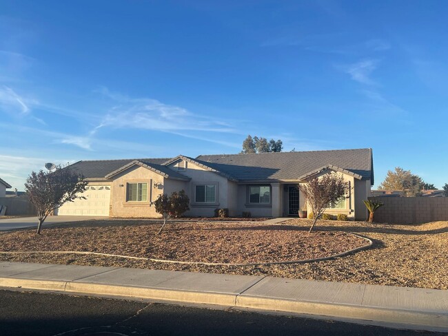 Building Photo - Apple Valley Home in the Vineyards - Beaut...