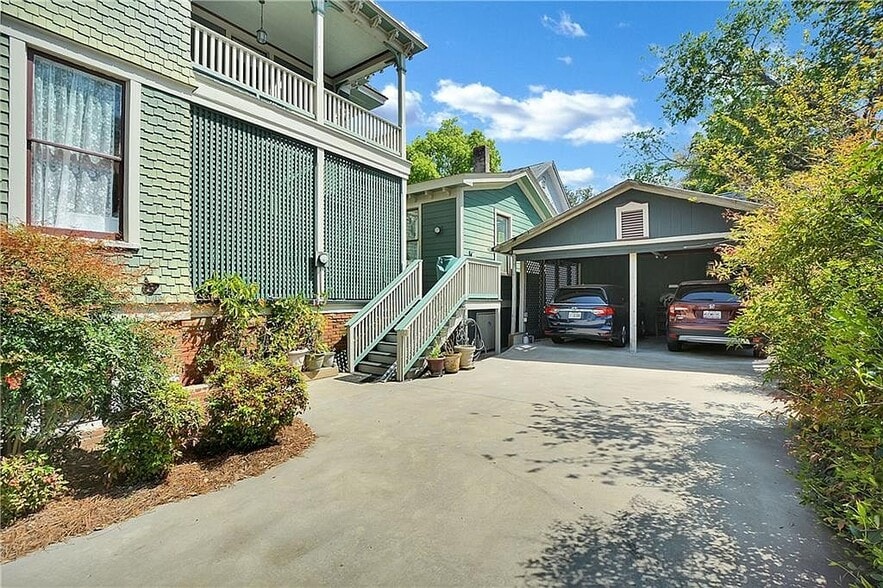 carport - 919 Egmont St