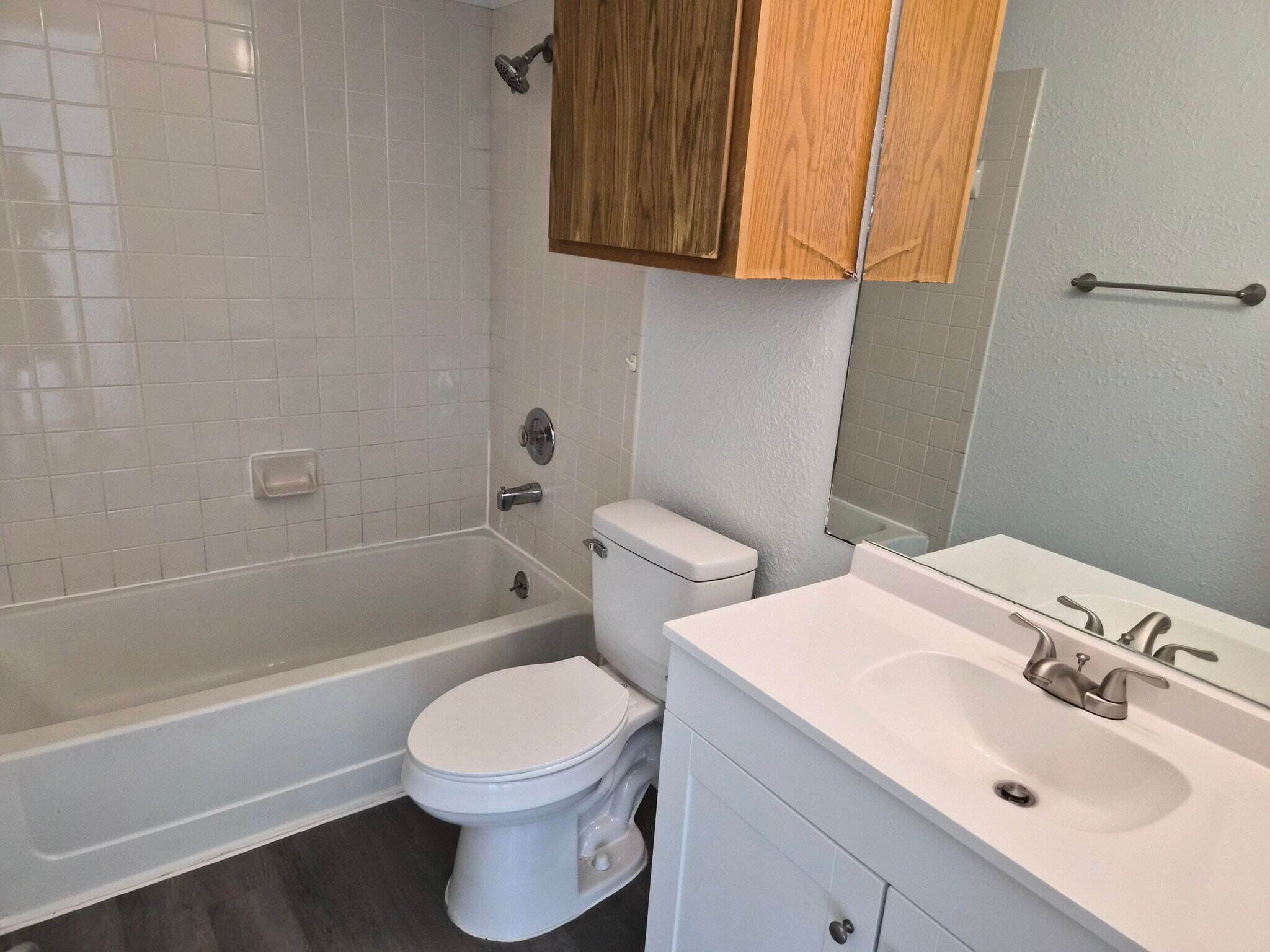 Building Photo - 915 Hyridge St