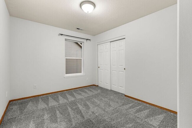 Building Photo - 18438 SE Stephens St