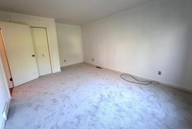 Building Photo - 152b Apache Ln