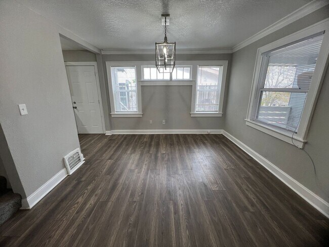 Building Photo - Modern Comfort Meets Convenience in This 4...