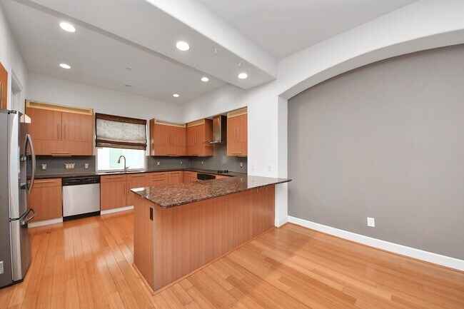 Building Photo - 1403 Delano St