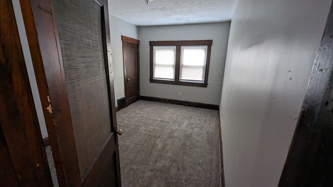 Building Photo - 759 Erie St S