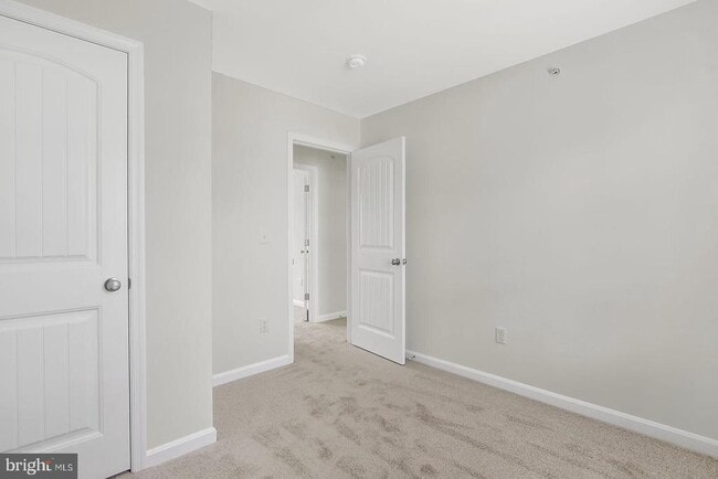 Building Photo - 127 BALSAM Ln