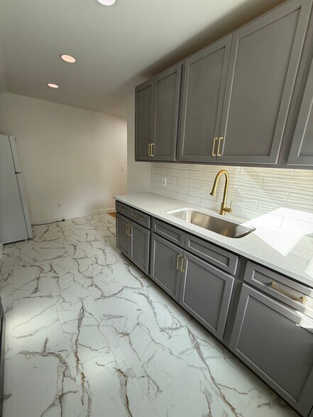 Updated kitchen - 5 Park St