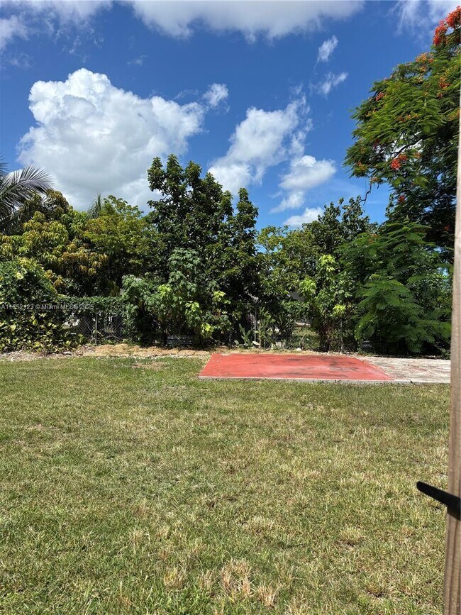 Building Photo - 15445 Hayes Ln