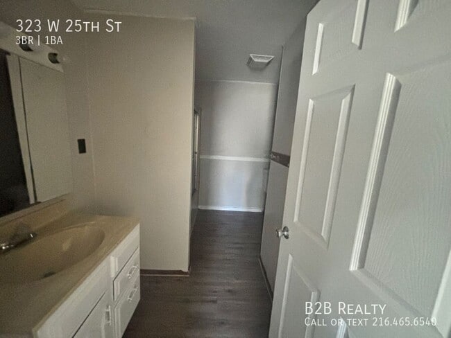 Building Photo - 323 W 25th St