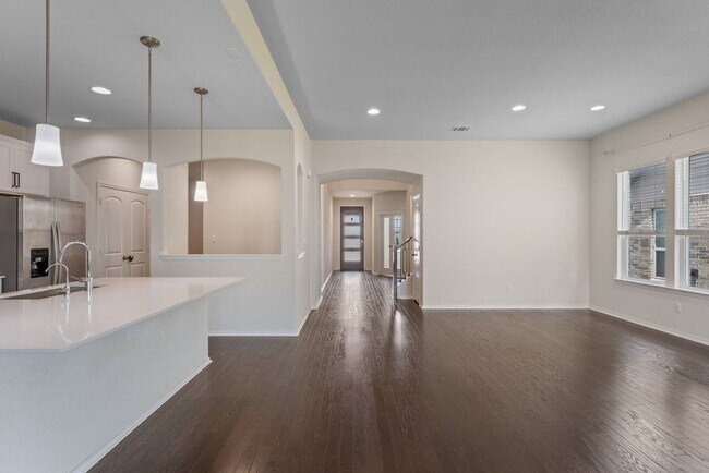 Building Photo - 942 Blue Violet
