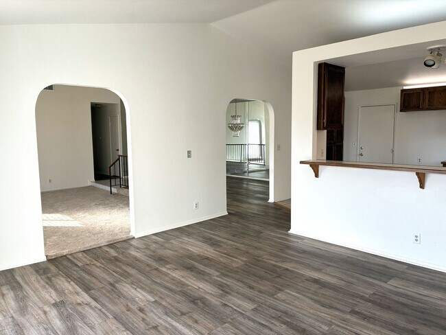 Building Photo - GREAT NEIGHBORHOOD IN RIALTO HILLS 4BED+2BATH