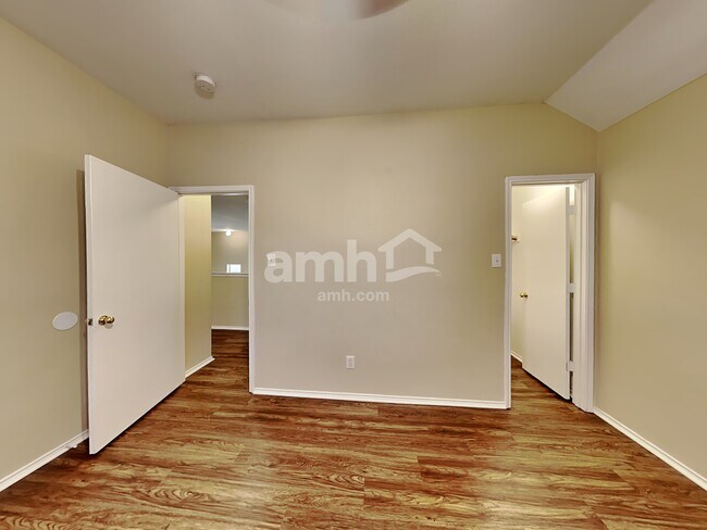 Building Photo - 3841 Chimney Rock Dr