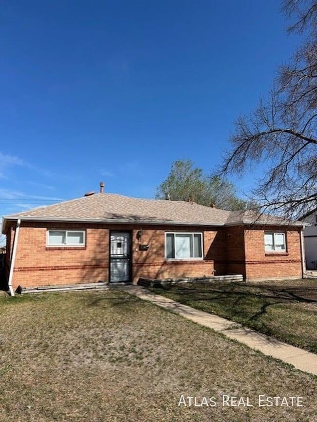 Building Photo - 9240 Lillian Ln