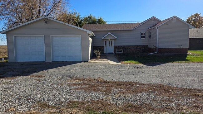 Building Photo - 616 East St S