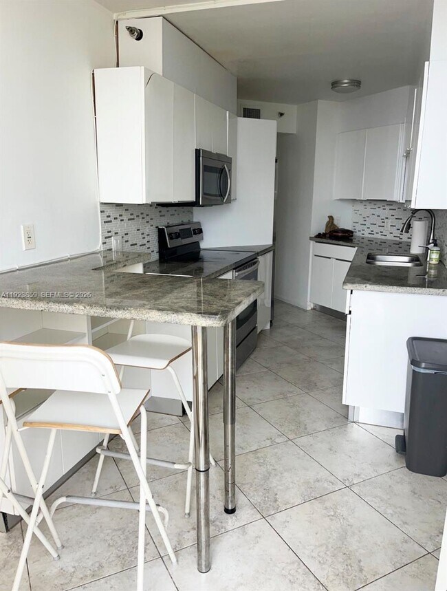 Building Photo - 3610 Yacht Club Dr