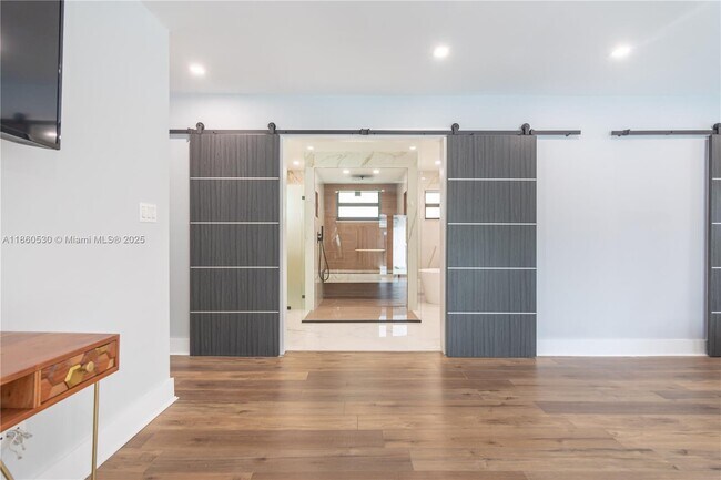 Building Photo - 3850 SW 130th Ave