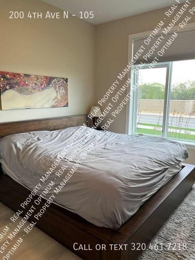 Building Photo - 200 4th Ave N