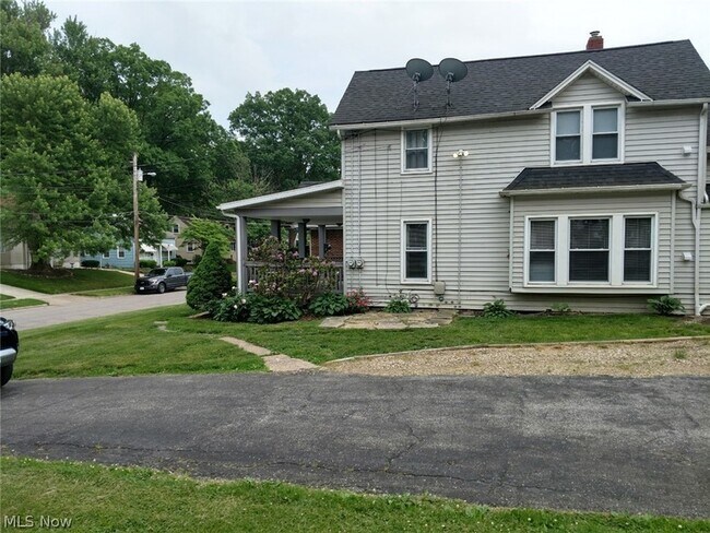 Building Photo - 1522 Campbell St