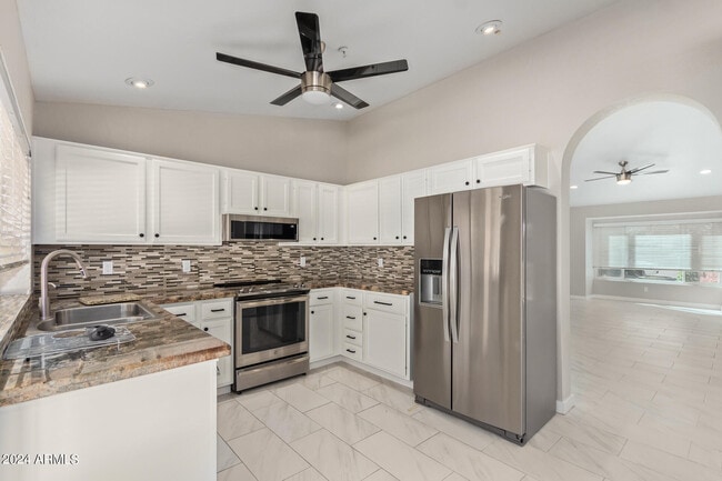 Building Photo - 9138 E Davenport Dr