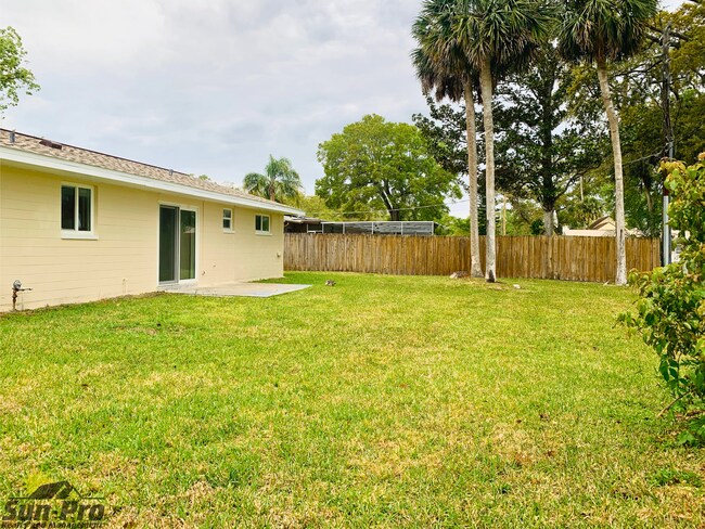 Building Photo - 1505 Edgewater Rd