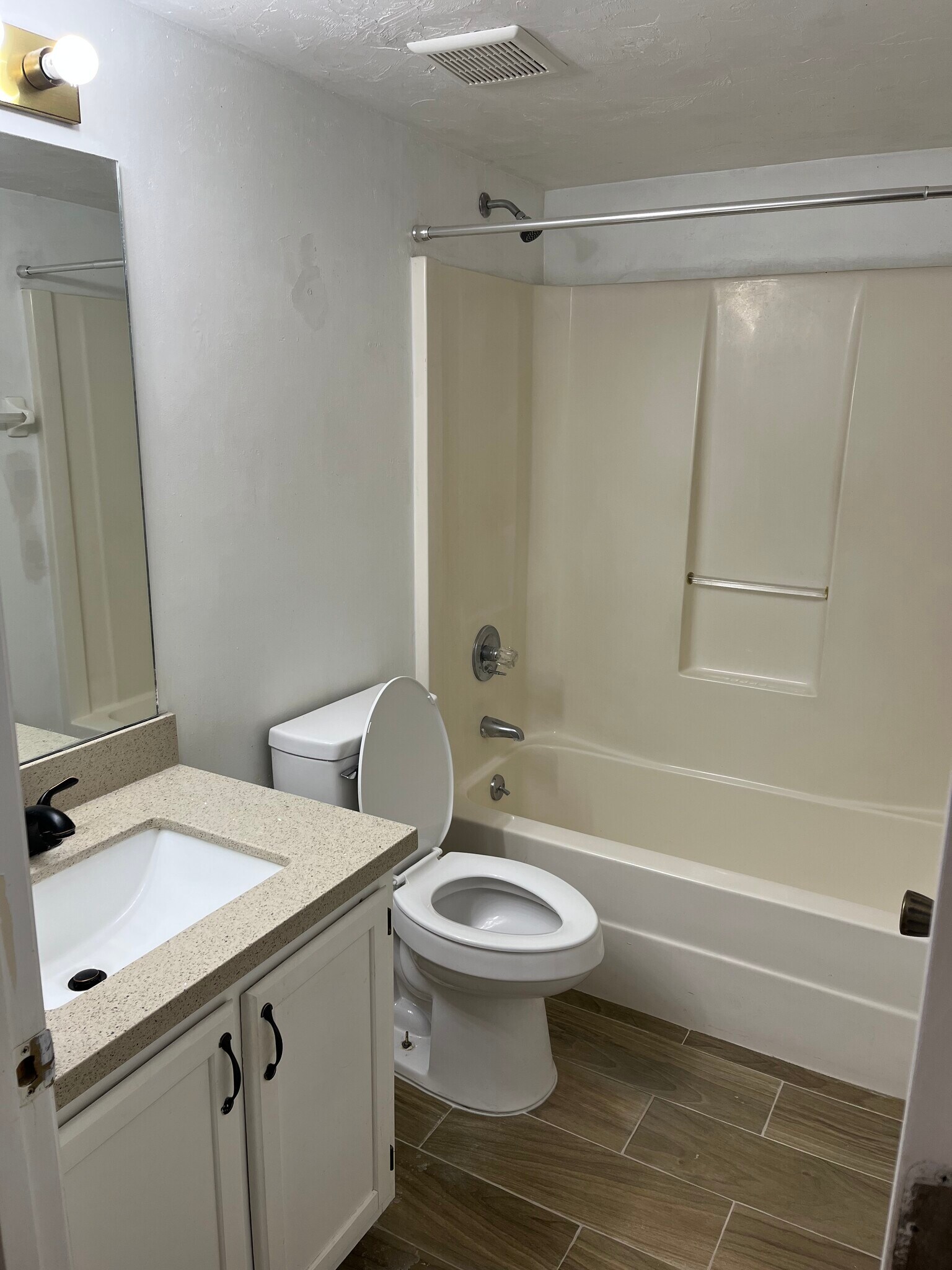 Building Photo - 5868 SW 8th Pl