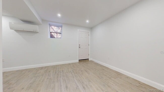 Building Photo - 72-17 66th Pl