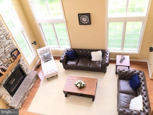 Building Photo - 310 Waynebrook Dr