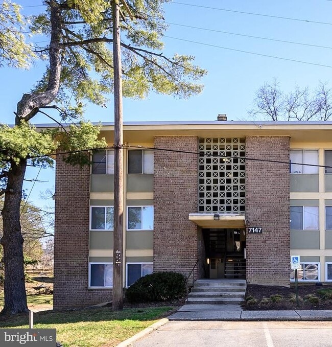 Building Photo - 7147 Donnell Pl