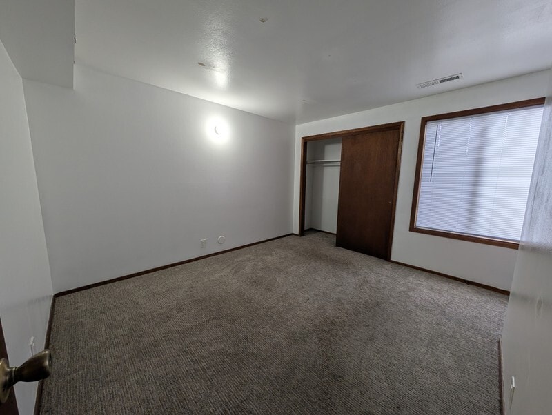 Building Photo - 1091 Country Hills Dr