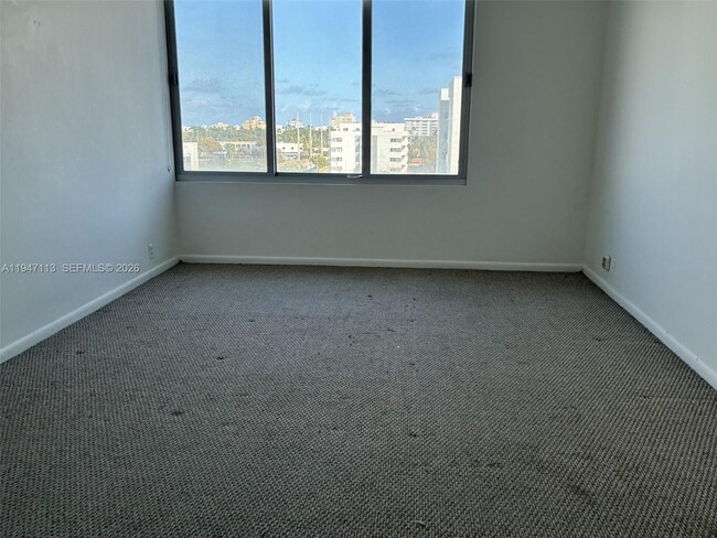 Building Photo - 1000 West Ave