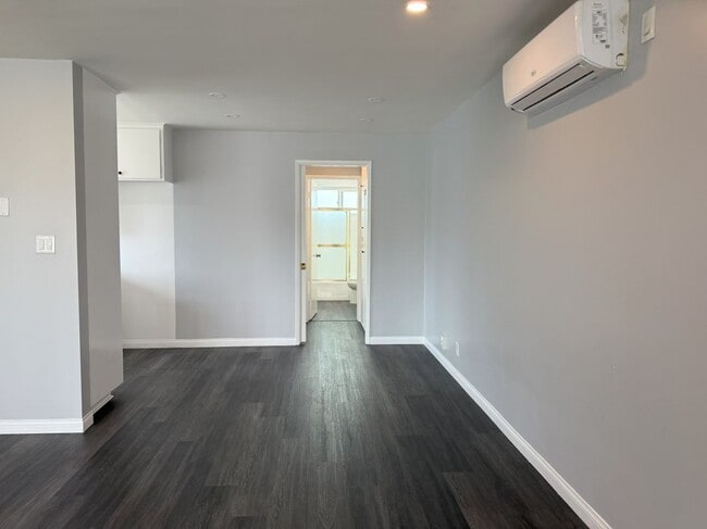 Building Photo - 525 Fischer, 1