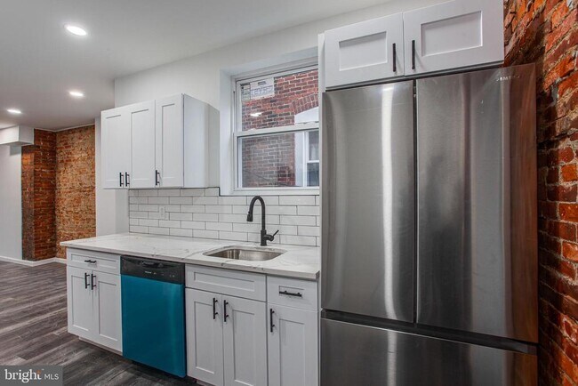 Building Photo - 5511 Willows Ave